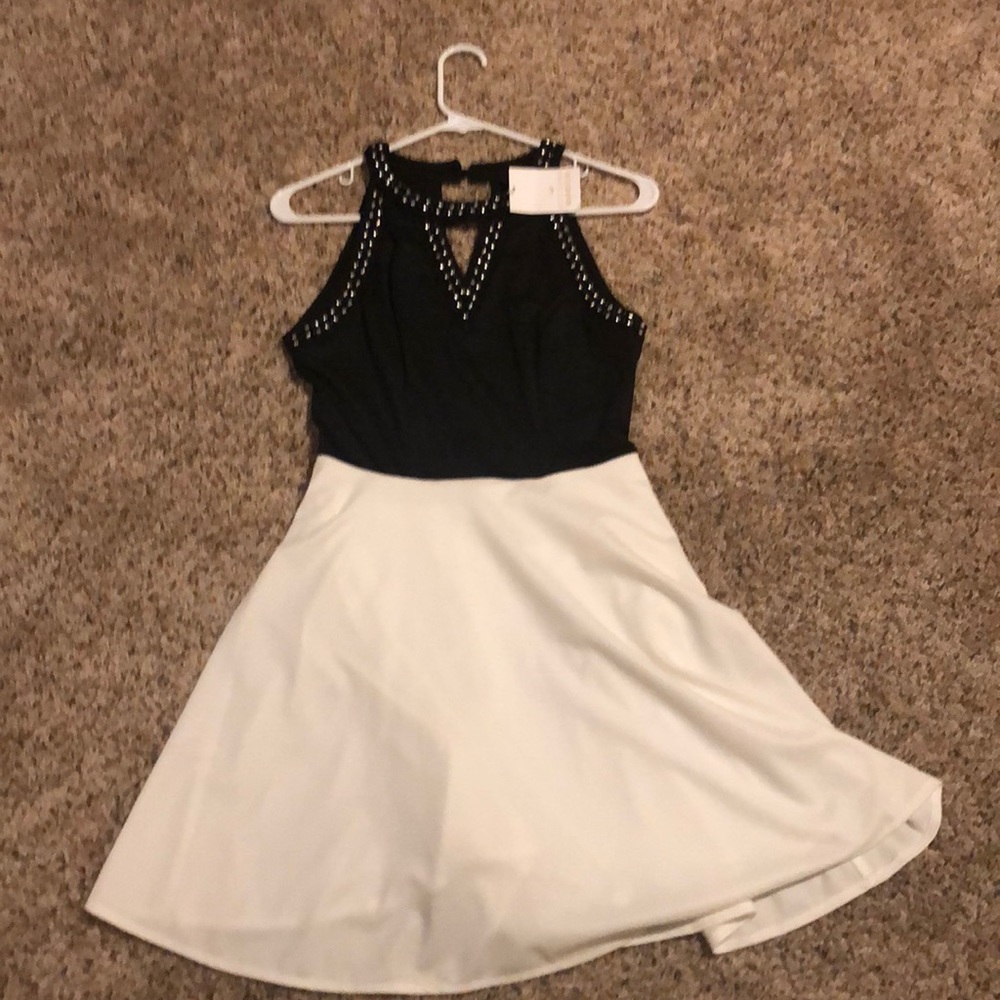 Verty black and white dress